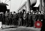 Immagine di Pistola Navy equipaggi New York United States USA, 1943, secondo 7 filmato di repertorio 65675027729