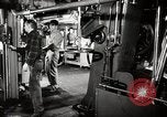 Immagine di I membri dell'equipaggio New York United States USA, 1943, secondo 26 filmato di repertorio 65675027730