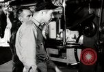 Immagine di I membri dell'equipaggio New York United States USA, 1943, secondo 43 filmato di repertorio 65675027730