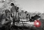 Standbild United States Marine Artillerie feuern Batterie europäische Theater, 1945, aus Sekunde 20 historischem Filmmaterial Videoclip 65675027738