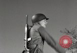Standbild United States Marine Artillerie feuern Batterie europäische Theater, 1945, aus Sekunde 38 historischem Filmmaterial Videoclip 65675027738