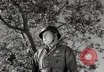 Standbild United States Marine Artillerie feuern Batterie europäische Theater, 1945, aus Sekunde 46 historischem Filmmaterial Videoclip 65675027738