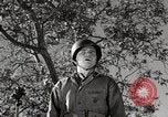 Standbild United States Marine Artillerie feuern Batterie europäische Theater, 1945, aus Sekunde 51 historischem Filmmaterial Videoclip 65675027738
