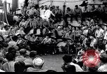 Standbild US-Kriegsschiff crew Unterhaltung Pacific Theater, 1943, aus Sekunde 1 historischem Filmmaterial Videoclip 65675027740