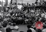 Standbild US-Kriegsschiff crew Unterhaltung Pacific Theater, 1943, aus Sekunde 3 historischem Filmmaterial Videoclip 65675027740