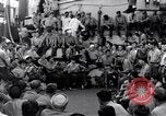 Standbild US-Kriegsschiff crew Unterhaltung Pacific Theater, 1943, aus Sekunde 4 historischem Filmmaterial Videoclip 65675027740