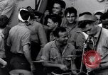 Standbild US-Kriegsschiff crew Unterhaltung Pacific Theater, 1943, aus Sekunde 14 historischem Filmmaterial Videoclip 65675027740