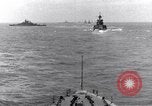 Standbild US-Kriegsschiffe Pacific Theater, 1943, aus Sekunde 42 historischem Filmmaterial Videoclip 65675027741