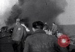Standbild F9F Flugzeugabsturz Korea, 1951, aus Sekunde 16 historischem Filmmaterial Videoclip 65675027755