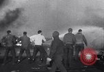 Standbild F9F Flugzeugabsturz Korea, 1951, aus Sekunde 35 historischem Filmmaterial Videoclip 65675027755