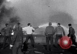 Standbild F9F Flugzeugabsturz Korea, 1951, aus Sekunde 36 historischem Filmmaterial Videoclip 65675027755