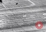 Standbild F9F Flugzeugabsturz Korea, 1951, aus Sekunde 15 historischem Filmmaterial Videoclip 65675027756