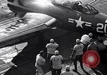 Standbild F9F Flugzeugabsturz Korea, 1951, aus Sekunde 21 historischem Filmmaterial Videoclip 65675027756