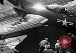 Standbild F9F Flugzeugabsturz Korea, 1951, aus Sekunde 26 historischem Filmmaterial Videoclip 65675027756