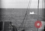 Standbild F4U Flugzeugabsturz Korea, 1951, aus Sekunde 17 historischem Filmmaterial Videoclip 65675027757