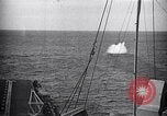 Standbild F4U Flugzeugabsturz Korea, 1951, aus Sekunde 18 historischem Filmmaterial Videoclip 65675027757