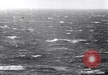 Standbild F4U Flugzeugabsturz Korea, 1951, aus Sekunde 38 historischem Filmmaterial Videoclip 65675027757