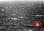 Standbild F4U Flugzeugabsturz Korea, 1951, aus Sekunde 45 historischem Filmmaterial Videoclip 65675027757