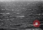 Standbild F4U Flugzeugabsturz Korea, 1951, aus Sekunde 47 historischem Filmmaterial Videoclip 65675027757