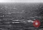 Standbild F4U Flugzeugabsturz Korea, 1951, aus Sekunde 52 historischem Filmmaterial Videoclip 65675027757