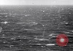 Standbild F4U Flugzeugabsturz Korea, 1951, aus Sekunde 56 historischem Filmmaterial Videoclip 65675027757
