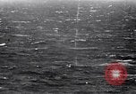 Standbild F4U Flugzeugabsturz Korea, 1951, aus Sekunde 59 historischem Filmmaterial Videoclip 65675027757