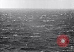 Standbild F4U Flugzeugabsturz Korea, 1951, aus Sekunde 62 historischem Filmmaterial Videoclip 65675027757