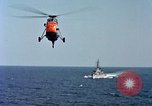 Standbild Rettung der abgestürzte Piloten United States USA, 1962, aus Sekunde 39 historischem Filmmaterial Videoclip 65675027763