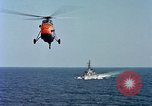 Standbild Rettung der abgestürzte Piloten United States USA, 1962, aus Sekunde 41 historischem Filmmaterial Videoclip 65675027763