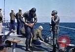 Standbild Rettung der abgestürzte Piloten United States USA, 1962, aus Sekunde 62 historischem Filmmaterial Videoclip 65675027763