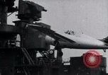 Standbild F4F-3 Crash auf die USS Wasp CV-7 Atlantik, 1941, aus Sekunde 6 historischem Filmmaterial Videoclip 65675027774