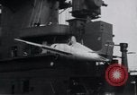 Standbild F4F-3 Crash auf die USS Wasp CV-7 Atlantik, 1941, aus Sekunde 8 historischem Filmmaterial Videoclip 65675027774