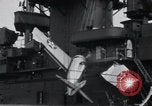 Standbild F4F-3 Crash auf die USS Wasp CV-7 Atlantik, 1941, aus Sekunde 10 historischem Filmmaterial Videoclip 65675027774