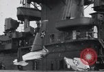 Standbild F4F-3 Crash auf die USS Wasp CV-7 Atlantik, 1941, aus Sekunde 12 historischem Filmmaterial Videoclip 65675027774
