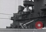 Standbild F4F-3 Crash auf die USS Wasp CV-7 Atlantik, 1941, aus Sekunde 16 historischem Filmmaterial Videoclip 65675027774