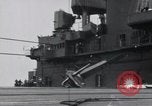 Standbild F4F-3 Crash auf die USS Wasp CV-7 Atlantik, 1941, aus Sekunde 20 historischem Filmmaterial Videoclip 65675027774
