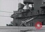 Standbild F4F-3 Crash auf die USS Wasp CV-7 Atlantik, 1941, aus Sekunde 24 historischem Filmmaterial Videoclip 65675027774