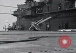 Standbild F4F-3 Crash auf die USS Wasp CV-7 Atlantik, 1941, aus Sekunde 31 historischem Filmmaterial Videoclip 65675027774