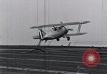 Standbild US Marine Corps Grumman F3F-2 stürzt auf Flight Deck der USS Wasp Atlantik, 1940, aus Sekunde 4 historischem Filmmaterial Videoclip 65675027775