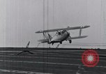 Standbild US Marine Corps Grumman F3F-2 stürzt auf Flight Deck der USS Wasp Atlantik, 1940, aus Sekunde 5 historischem Filmmaterial Videoclip 65675027775