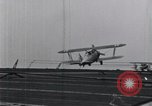 Standbild US Marine Corps Grumman F3F-2 stürzt auf Flight Deck der USS Wasp Atlantik, 1940, aus Sekunde 7 historischem Filmmaterial Videoclip 65675027775