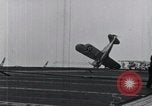 Standbild US Marine Corps Grumman F3F-2 stürzt auf Flight Deck der USS Wasp Atlantik, 1940, aus Sekunde 12 historischem Filmmaterial Videoclip 65675027775