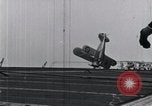 Standbild US Marine Corps Grumman F3F-2 stürzt auf Flight Deck der USS Wasp Atlantik, 1940, aus Sekunde 14 historischem Filmmaterial Videoclip 65675027775