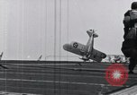 Standbild US Marine Corps Grumman F3F-2 stürzt auf Flight Deck der USS Wasp Atlantik, 1940, aus Sekunde 17 historischem Filmmaterial Videoclip 65675027775