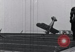Standbild US Marine Corps Grumman F3F-2 stürzt auf Flight Deck der USS Wasp Atlantik, 1940, aus Sekunde 19 historischem Filmmaterial Videoclip 65675027775