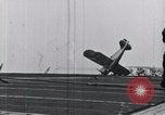 Standbild US Marine Corps Grumman F3F-2 stürzt auf Flight Deck der USS Wasp Atlantik, 1940, aus Sekunde 20 historischem Filmmaterial Videoclip 65675027775