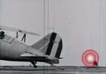 Standbild US Marine Corps Grumman F3F-2 stürzt auf Flight Deck der USS Wasp Atlantik, 1940, aus Sekunde 21 historischem Filmmaterial Videoclip 65675027775