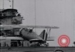 Standbild US Marine Corps Grumman F3F-2 stürzt auf Flight Deck der USS Wasp Atlantik, 1940, aus Sekunde 22 historischem Filmmaterial Videoclip 65675027775