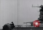 Standbild US Marine Corps Grumman F3F-2 stürzt auf Flight Deck der USS Wasp Atlantik, 1940, aus Sekunde 27 historischem Filmmaterial Videoclip 65675027775