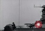 Standbild US Marine Corps Grumman F3F-2 stürzt auf Flight Deck der USS Wasp Atlantik, 1940, aus Sekunde 29 historischem Filmmaterial Videoclip 65675027775